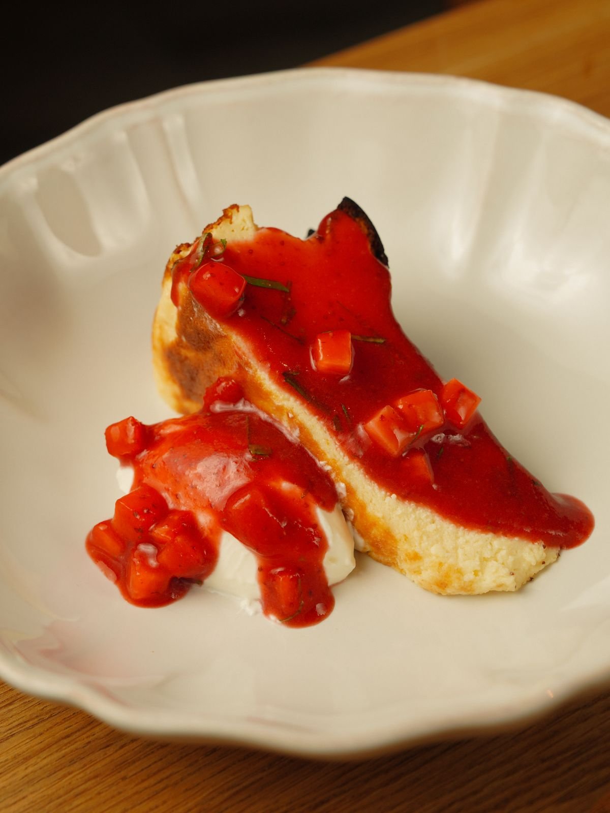 Cheesecake with fresh strawberry sauce