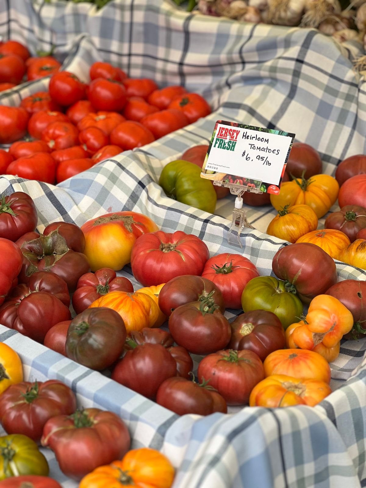 Colorful heirloom tomatoes at a market stall
